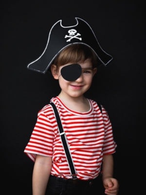 Пиратская шляпа и повязка на глаз