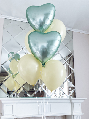 2 foil satin hearts + 5 latex balloons with helium